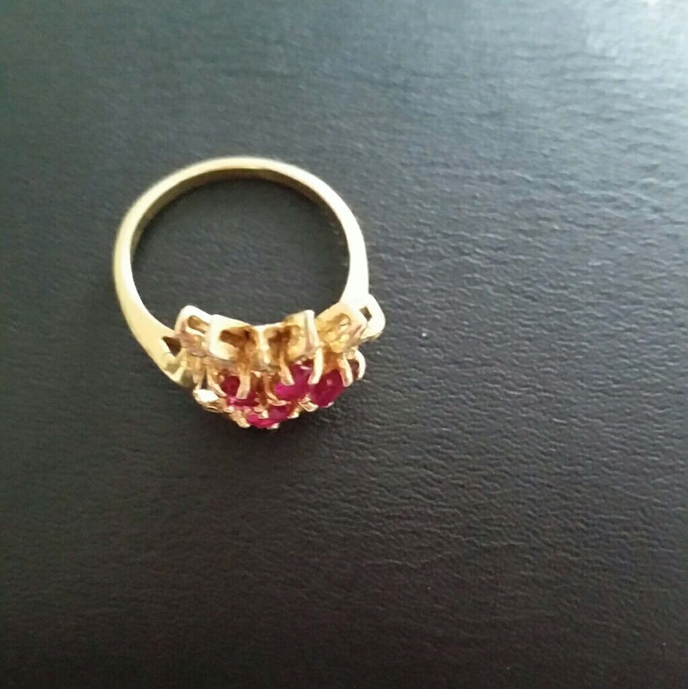 Gold ring - Picture 2 of 3